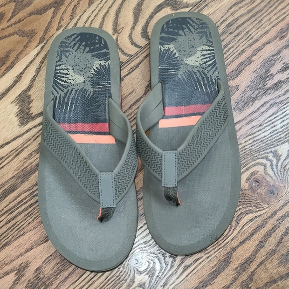Other - Mens Olive Green Flip Flops with Patterned Insole Size 10 NWOT
